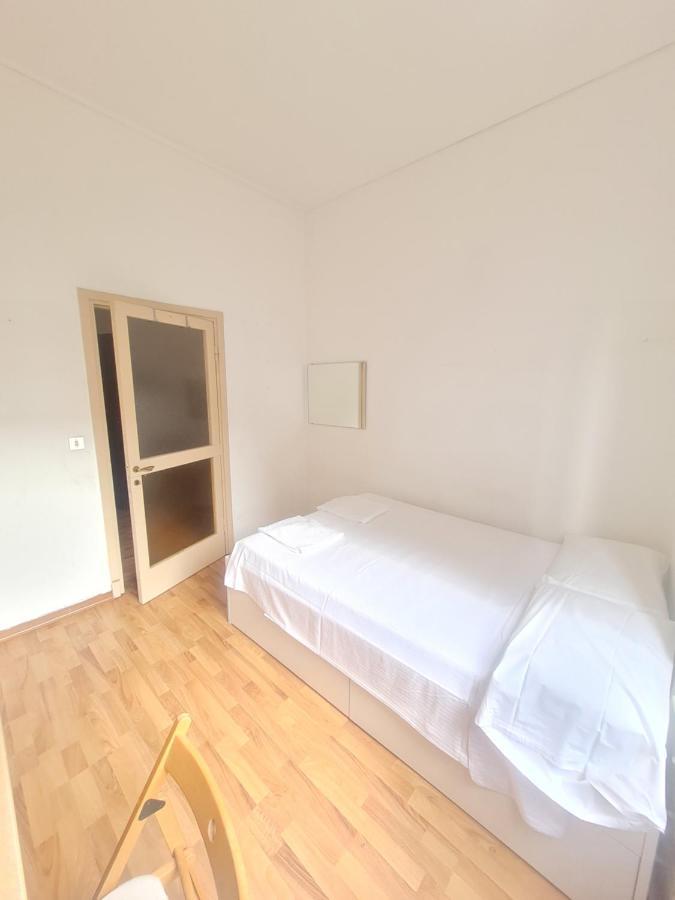 Santa Maria Valle Apartment Милано Екстериор снимка
