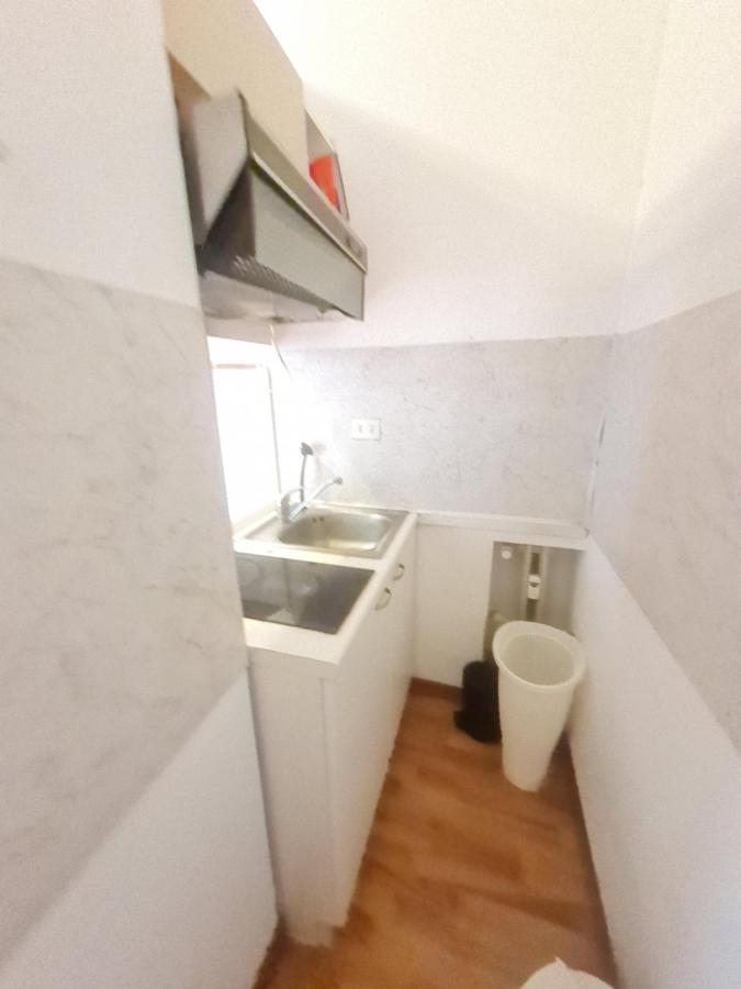 Santa Maria Valle Apartment Милано Екстериор снимка